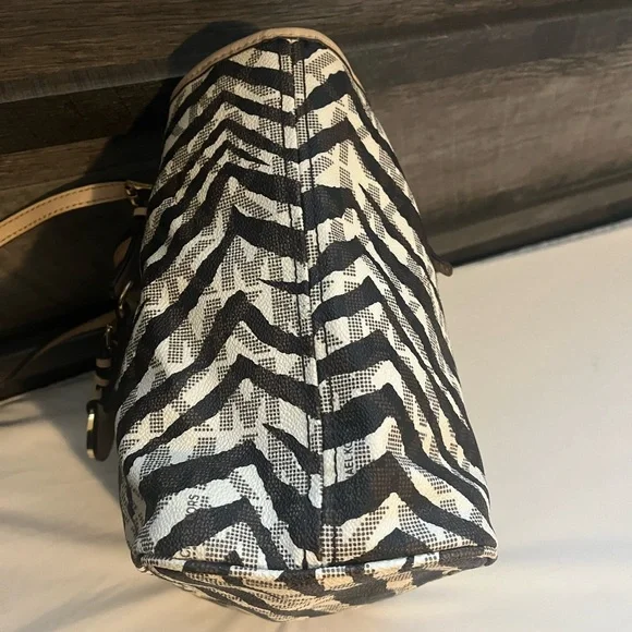 Authentic Michael Kors Brown and Cream Tote Bag - Picture 3 of 10